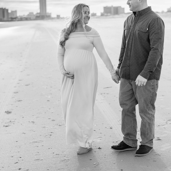 Off the shoulder maternity dress - Picture 2 of 4